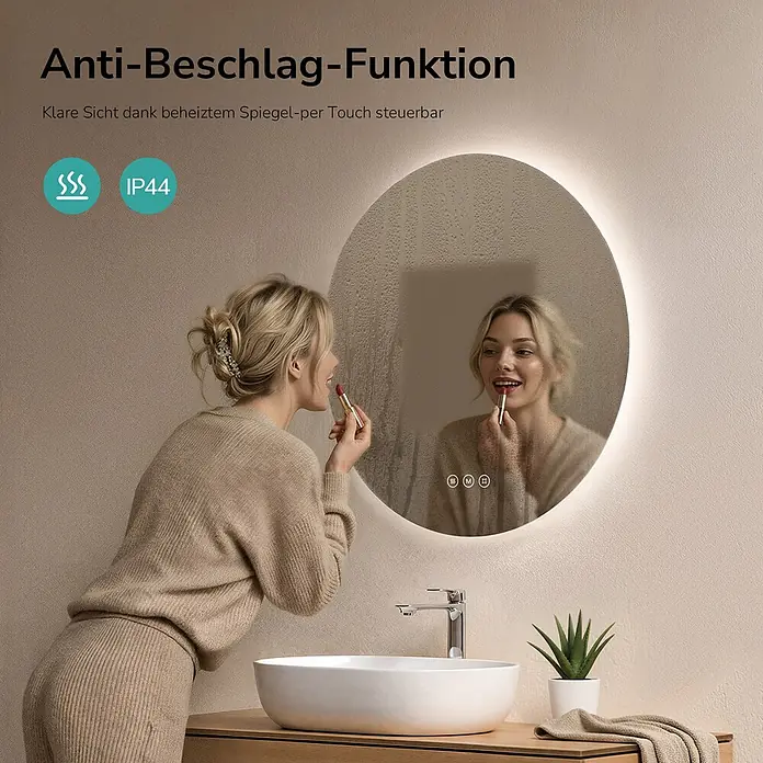 Emke Lichtspiegel Glowrim OLM03 - 70 x 70 cm - Runder, beleuchteter LED-Spiegel mit Anti-Beschlag-Funktion und Touch-Steuerung im Bad. Eine Frau schminkt sich davor.