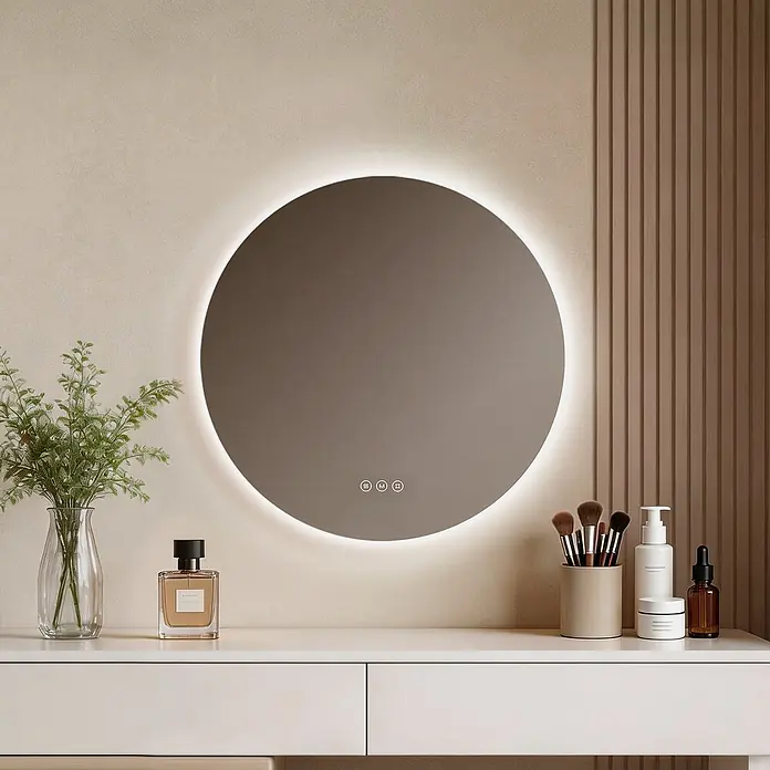 Emke Lichtspiegel Glowrim OLM03 - 50 x 50 cm - Runder LED-beleuchteter Spiegel mit Touch-Bedienung über einer Schminkkommode.