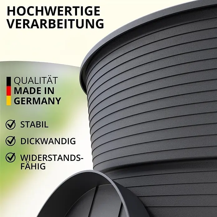 Plastard Pflanztopf Ø 32 cm mit Untersetzer rund – Anthrazit – Pflanzkübel - 1 Stk., Außenmaß (Ø x H): 32 x 22 cm, Kunststoff, Anthrazit - Nahaufnahme eines dunkelgrauen, gerippten, dickwandigen Pflanzgefäßes aus Kunststoff, betont die robuste Qualität.