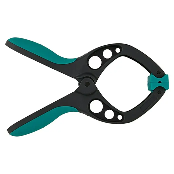 Wolfcraft Federzwinge FZ 60 - Spannweite: 60 mm, Ausladung: 60 mm - Bild einer schwarzen und grünen Federklemme, einem Werkzeug zum vorübergehenden Fixieren von Objekten.