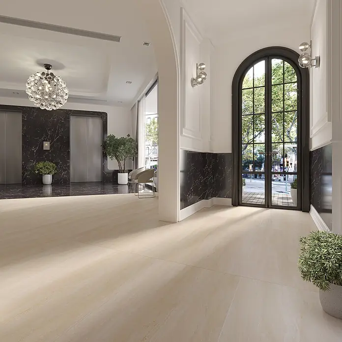 Feinsteinzeugfliese MINERAL CLASSIC – 60 x 120 cm, Travertinoptik, Mat -  - Große hellbeige Bodenfliesen, verlegt in einer modernen Lobby.