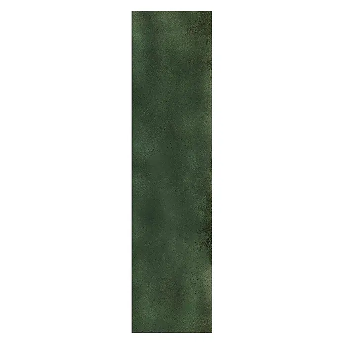 Wandfliese JULIET VERT – 7.5 x 30 cm, Zellige-Optik, Brillant -  - Dunkelgrüne, strukturierte Oberfläche mit Patina, ähnlich oxidiertem Metall oder altem Beton.