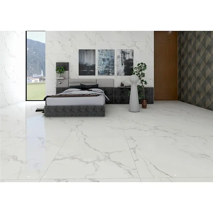 Limcaro Feinsteinzeugfliese ROME STATUARIO - 120 x 60 cm, Weiß, Glänzend - Weiße Marmoroptik Boden- und Wandfliesen mit feiner Äderung in einem modernen Schlafzimmer.