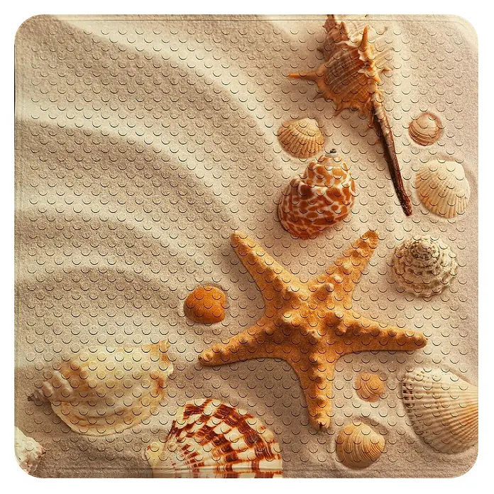 Badematte Sanibel -  - Strukturierte, sandfarbene Matte mit Muscheln, Seestern und wiederkehrendem Noppenmuster.
