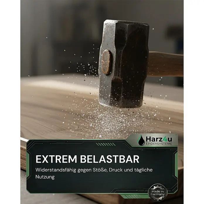 1,75kg Epoxidharz-Set -  - Vorschlaghammer schlägt auf Holzoberfläche, zeigt extreme Belastbarkeit und Stoßfestigkeit von Epoxidharz.