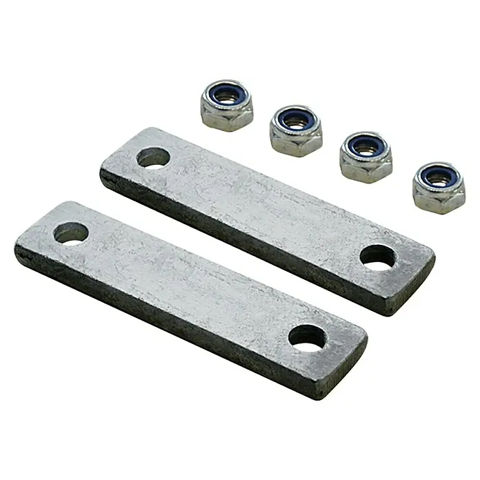 Klemmplatte - 106 mm, Passend für: Bügelschrauben M12, Stahl, Verzinkt, 2 Stk. - Zwei Metalllaschen mit Löchern und vier Sechskantmuttern, ideal für verschiedene Befestigungsanwendungen.