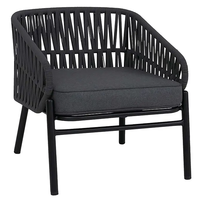 Mendler Gartengarnitur HWC-P90 Stoff/Textil - anthrazit -  - Dunkelgrauer Outdoor-Loungesessel mit geflochtener Seilrückenlehne und -armlehnen, dunkelgrauem Kissen und schwarzem Metallgestell.