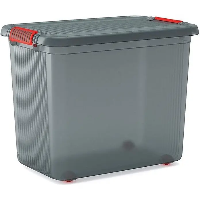 Proregal Aufbewahrungsbox MANATEE mit Deckel - L x B x H: 39 x 59 x 45 cm, Kunststoff, Grau/Orange - Transparente graue Kunststoff-Aufbewahrungsbox mit dunkelgrauem Deckel, roten Verschlüssen und roten Rollen.
