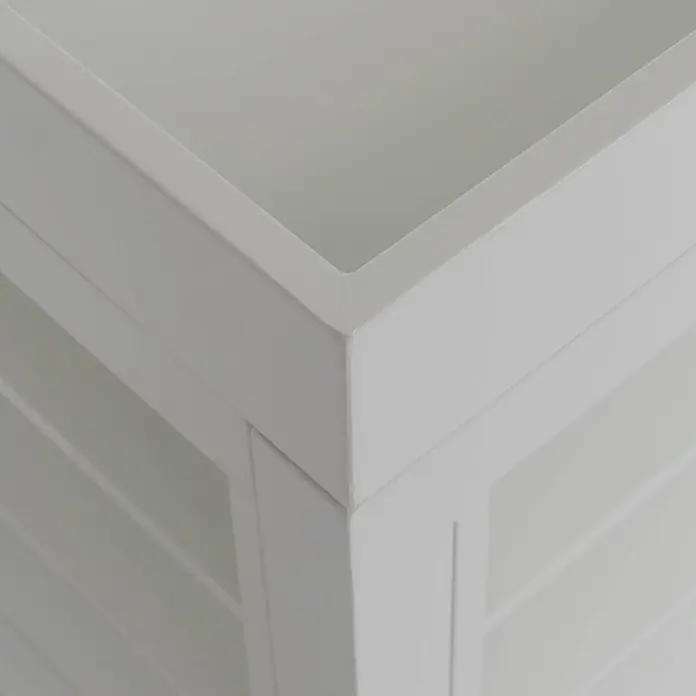 Mendler Verkleidung für Klimaanlage/Wärmetauscher HWC-O43-5 - grau-weiß -  - Nahaufnahme einer weißen Pflanzgefäß- oder Aufbewahrungsbox-Ecke mit Paneelseiten und glattem, breitem Oberrand.