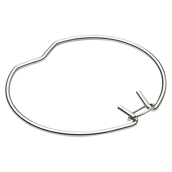 Paulmann Sprengring - 58 x 50 x 4 mm, Metall, Durchmesser: 51 mm, 3 Stk. - Nahaufnahme eines verchromten Topfverschlusses, der eine eigenwillige Form und einen sicheren Verriegelungsmechanismus aufweist.