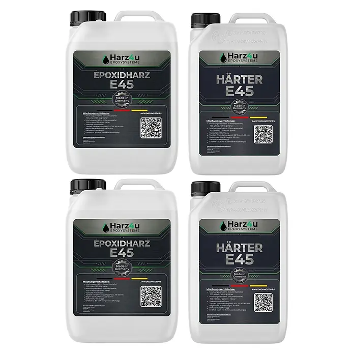 20kg Epoxidharz-Set -  - Vier weiße Kunststoffbehälter mit Harz4u E45 Epoxidharz und Härter, mit schwarzen Etiketten und Kappen.