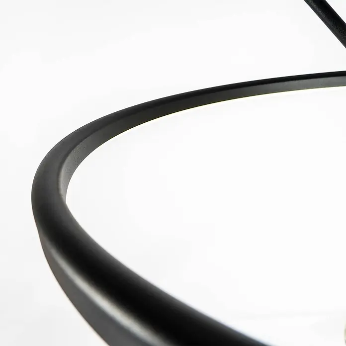 Lucande LED Stehlampe in schwarz, Bogenlampe Wohnzimmer -  - Gebogenes schwarzes Profil mit integrierter LED-Beleuchtung.