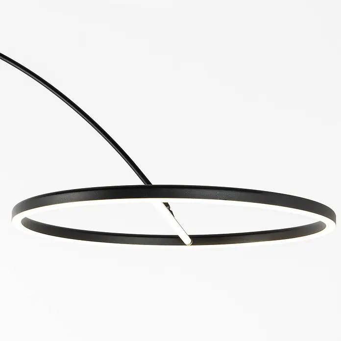 Lucande LED Stehlampe in schwarz, Bogenlampe Wohnzimmer -  - Schwarze runde LED-Hängeleuchte mit einem inneren weißen Lichtstreifen, an einem Kabel aufgehängt.