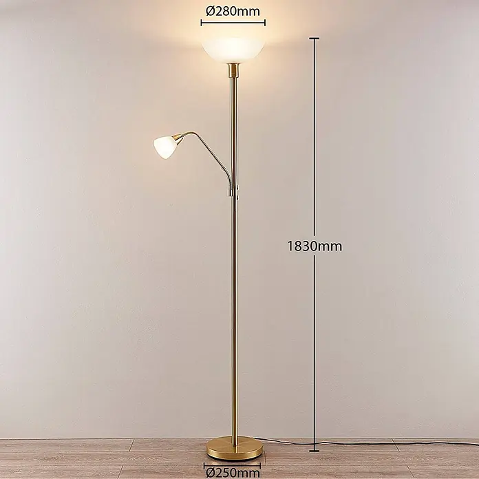 Lindby Stehlampe, Deckenfluter verstellbarer Lesearm, Standleuchte -  - Hohe goldfarbene Stehlampe mit Deckenfluter und verstellbarer Leselampe.
