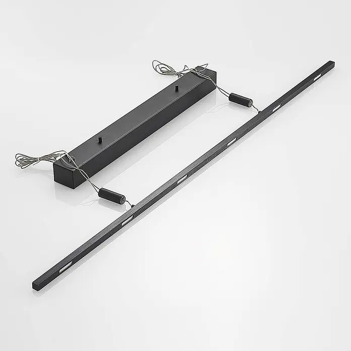 Lucande LED Pendelleuchte in schwarz matt, Hängelampe -  - Moderne, mattschwarze LED-Hängeleuchte aus Metall mit rechteckiger Deckenbefestigung und langer Leuchtleiste, durch Kabel verbunden.