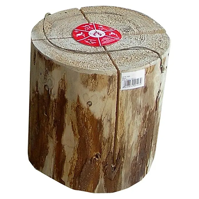 Schwedenfeuer Ecoflame - Ø x H: 17 x 23 cm, Brenndauer ca.: 70 min - 90 min - Ein gehackter Holzscheit mit rotem Aufkleber auf der Oberseite, gehalten von einem Draht, der eine rustikale und natürliche Ästhetik bietet.