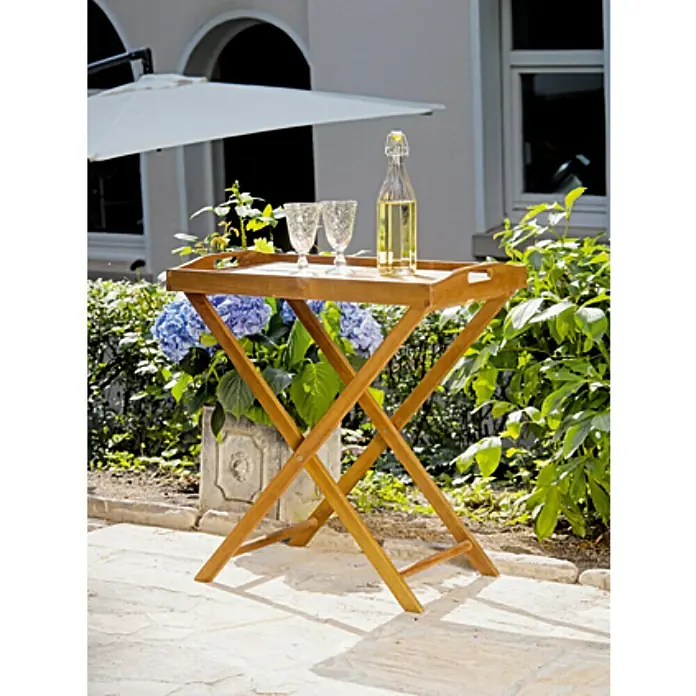 Sunfun Diana Garten-Beistelltisch - L x B x H: 68 x 44 x 73 cm, Naturbraun - Eleganter Serviertisch aus Holz mit Flasche und Gläsern, ideal für Gartenpartys und entspannte Stunden im Freien.