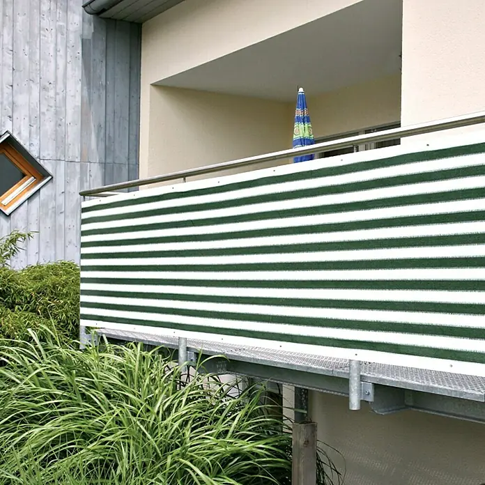 Gardol Balkonsichtschutz - Grün/Weiß, 5 x 0,9 m - Grün-weißer Sichtschutz mit Streifenmuster für Balkone bietet Privatsphäre. Ideal für Außenbereiche, schützt vor neugierigen Blicken und Wind.