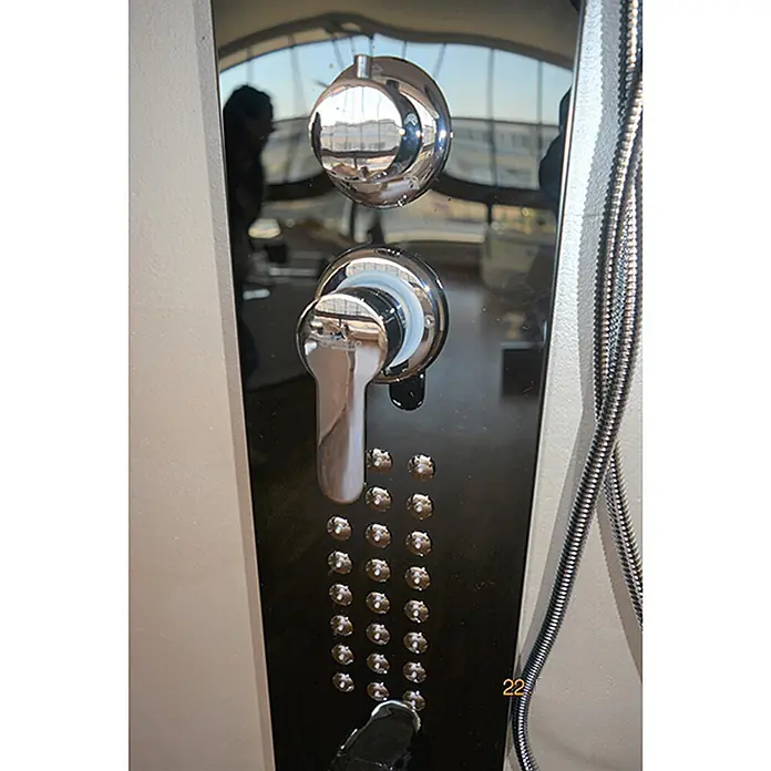 Frascio Fra9010 Duschpaneel Hydromassage Edelstahl 18/10 Schwarz -  - Schwarze Duschpaneel mit Chrom-Armaturen, mehreren Massagedüsen und einem flexiblen Duschschlauch.