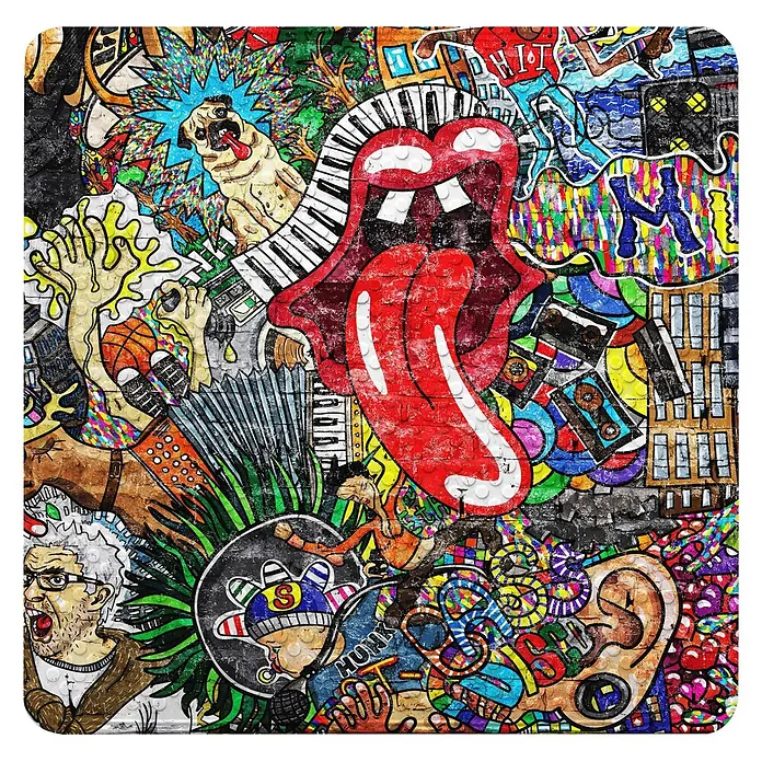 Badematte Graffiti -  - Lebendige, detaillierte Street-Art-Illustration mit Popkultur- und Musikelementen wie Zunge, Mops und Klavier auf Ziegeltextur.