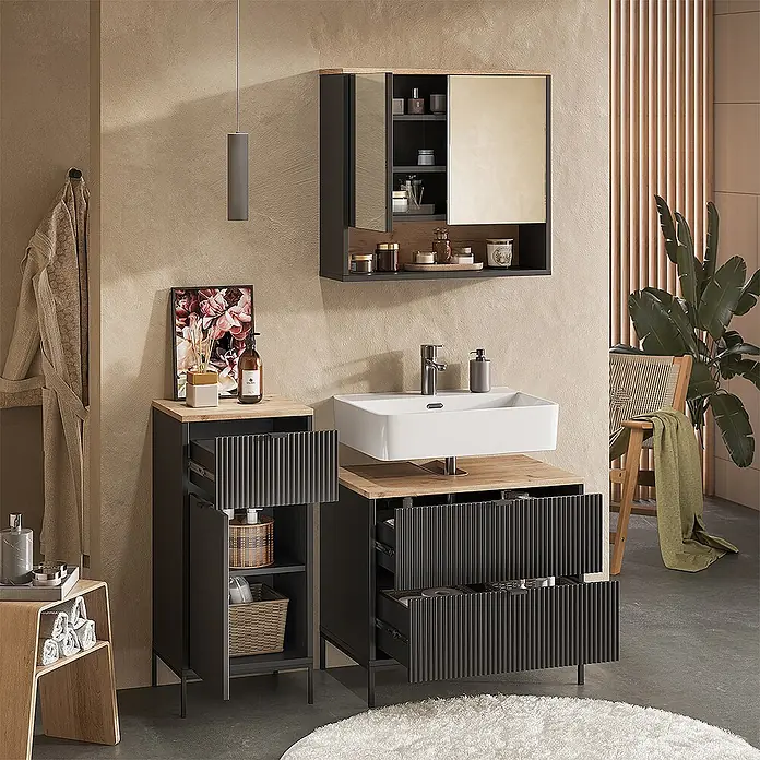 Badmöbel-Set Eliza 70 cm Schwarz Art.-Nr. 71939 -  - Modernes anthrazitfarbenes Badmöbel-Set mit gerillter Front, weißem Waschbecken, hellen Holzplatten und passendem Spiegelschrank.