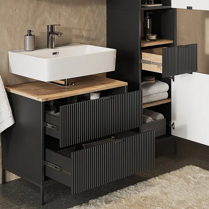 Badmöbel-Set Eliza 70 cm Schwarz Art.-Nr. 71940 -  - Dunkelgrauer Badschrank mit weißem Waschbecken und Holzplatte, dazu ein passender hoher Schrank, beide mit gerippten Fronten.