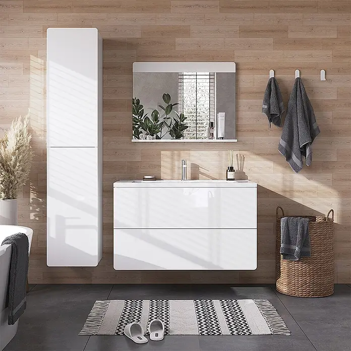 Vicco Badmöbel-Set Izan, Weiß Hochglanz/Weiß 100 cm -  - Weißer wandhängender Badwaschtisch mit integriertem Waschbecken und hoher Hochschrank in einem modernen Badezimmer.