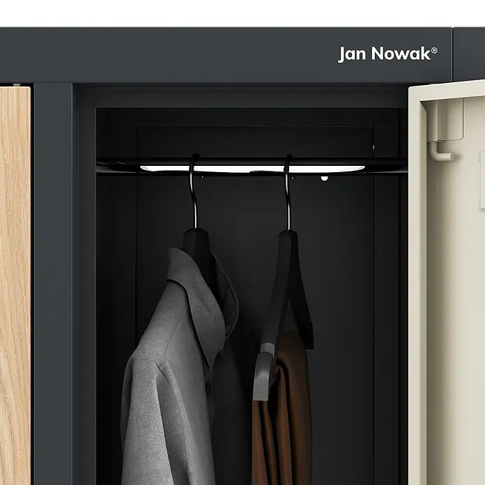 Jan Nowak Kleiderschrank BARTEK, 136x172x45 cm, Anthrazit/Eiche Sonoma -  - Jan Nowak® Schrankinnenraum, dunkelgrau, mit beleuchteter Stange, zwei Bügeln & Kleidung.