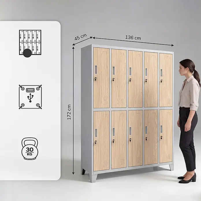 Jan Nowak Kleiderschrank BARTEK, 10-türig, 136x172x45 cm, Grau/Eiche Sonoma -  - Grauer Metallschrank mit 8 hellen Holztüren. Maße 172x136x45 cm, Frau zur Skalierung abgebildet.