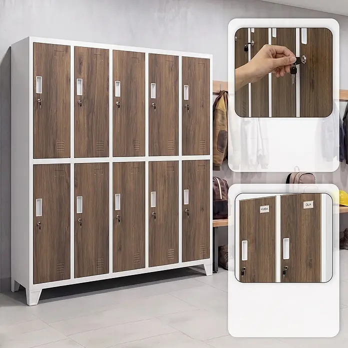 Jan Nowak Kleiderschrank BARTEK, 10-türig, 172 x 136 x 45 cm, weiß/Nussbaum -  - Zehnfach-Spindschrank mit Holzmaserungstüren und weißem Rahmen, in einer Umkleidekabine mit Schlüsseln gezeigt.