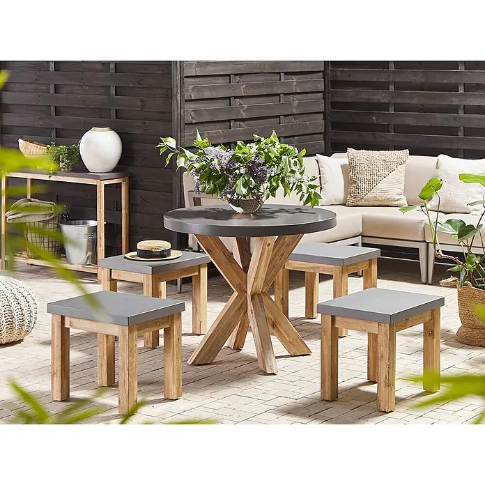 Esstisch OLBIA in Grau/Braun - (W) 90 x (H) 76 x - L - Gartentisch-Set: runder grauer Tisch mit Holzfuß und vier quadratische Hocker mit passenden grauen Platten.