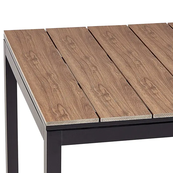 Esstisch TOFANE in Braun/Schwarz - (W) 90 x (H) 77 x - L - Nahaufnahme eines Tisches mit schwarzem Metallgestell und brauner Holzlattenplatte.