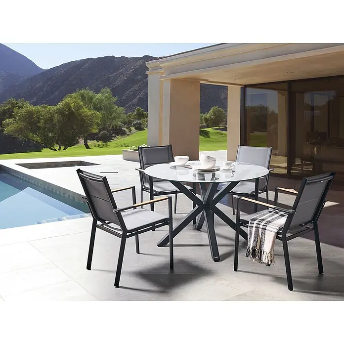 5-tlg Gartentisch Set MALETTO/BUSSETO in Schwarz/Transparent/Braun -  - Essgruppe für den Außenbereich: runder Glastisch mit Sterngestell, vier Stühle mit grauem Netz und Holzarmlehnen.