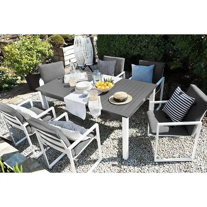 13-tlg Gartentisch Set PANCOLE in Grau/Weiß -  - Grauer Latten-Gartentisch mit weißen Stühlen und grauen Auflagen im Freien.