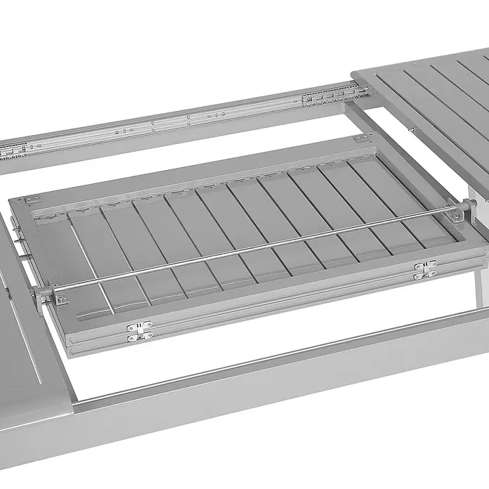 7-tlg Gartentisch Set PERETA in Grau/Weiß -  - Grauer ausziehbarer Metalltisch mit sichtbarem Verlängerungsmechanismus und einer gefalteten Platte im Rahmen.