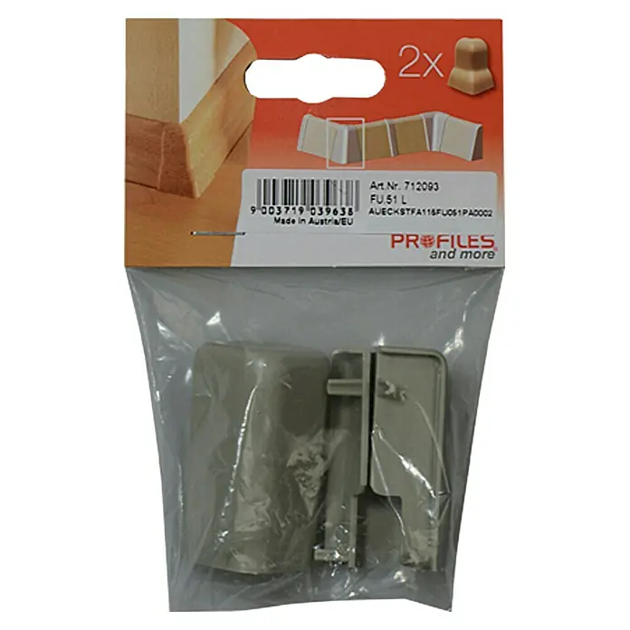 Profiles and more Außenecke FU51L/KU51L - Grau, 2 Stk. - Eine Packung mit zwei grauen Fußleisten-Ecken, verpackt in einer durchsichtigen Plastiktüte, mit Produktinformationen auf der Verpackung.