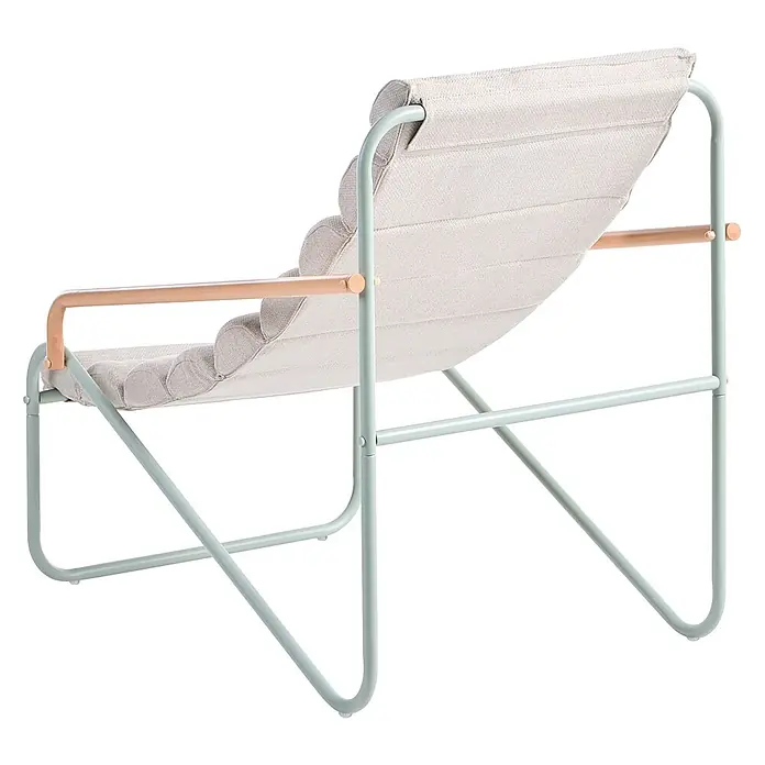 3-tlg Lounge Set PASTO in Grün/Beige -  - Moderner Loungesessel mit hellgrünem Metallrahmen, Armlehnen aus Naturholz und hellbeigem, plissiertem Stoffbezug.