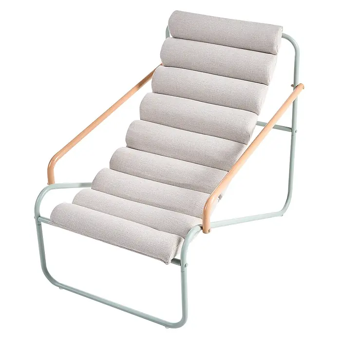 3-tlg Lounge Set PASTO in Grün/Beige -  - Ein moderner Loungesessel mit hellgrauem, geripptem Stoffbezug, einem hellgrünen Metallrahmen und Armlehnen aus Naturholz.