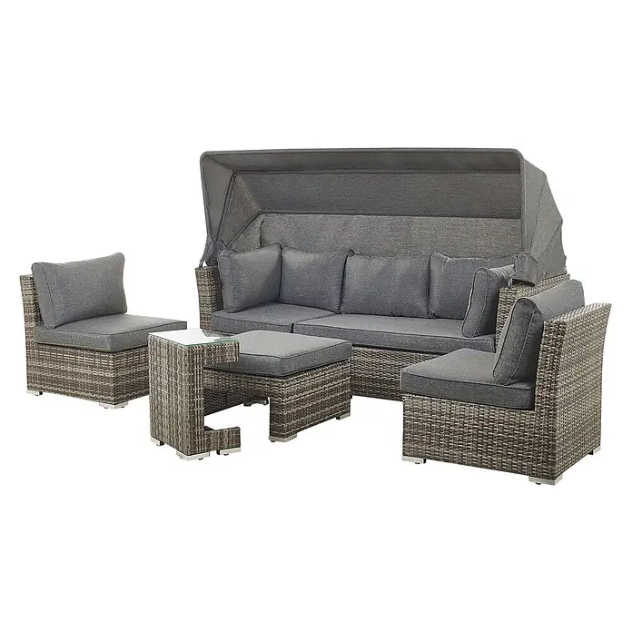 17-tlg Lounge Set CORTE in Braun/Grau -  - Grau-braunes Polyrattan-Gartenmöbelset mit Verdeck: Sofa, zwei Stühle, Hocker und Beistelltisch mit Glasplatte und grauen Polstern.