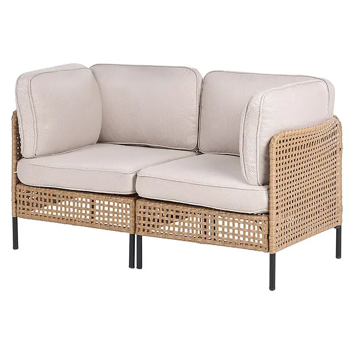 7-tlg Lounge Set OMEGANA in Beige/Schwarz -  - Zweisitzer-Gartensofa mit hellbeigen Kissen und einem natürlichen geflochtenen Rattan-Gestell auf schwarzen Beinen.