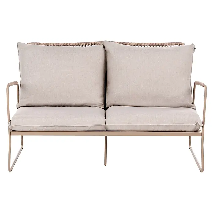 4-tlg Lounge Set ACCEGLIO in Beige -  - Zweisitzer-Gartensofa mit sandfarbenem Metallrahmen, geflochtener Rückenlehne und beigefarbenen Kissen.