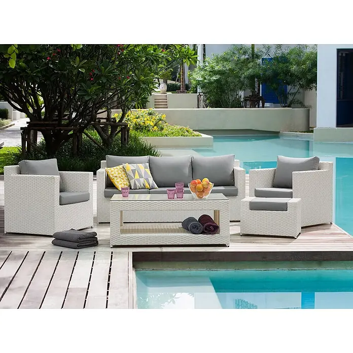 16-tlg Lounge Set ROMA in Weiß/Grau -  - Weiße Polyrattan-Gartenmöbelgarnitur mit grauen Kissen und bunten Akzenten, auf Holzdeck am Pool.