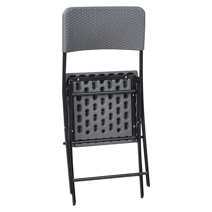 3-tlg Bistro Set TRAPPETO in Grau/Schwarz -  - Grauer Klappstuhl mit geflochtener Rückenlehne und schwarzem Metallgestell. Die Unterseite der Sitzfläche ist sichtbar.