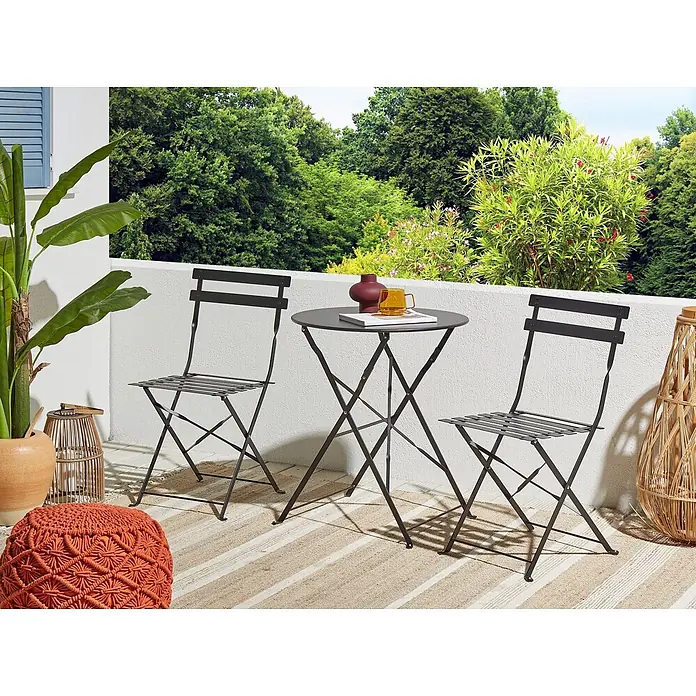 3-tlg Bistro Set FIORI in Schwarz -  - Dunkelgraues klappbares Bistro-Set aus Metall mit Tisch und zwei Stühlen auf einem Balkon, ideal für kleine Außenbereiche.