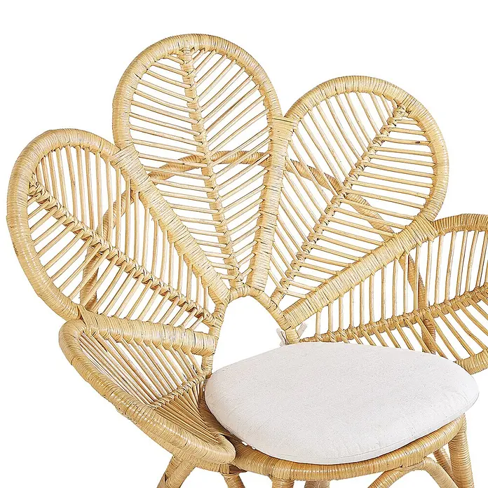 3-tlg Bistro Set FLORENTINE / LIMNI in Naturfarben/Beige/Beige -  - Naturrattan-Stuhl mit charakteristischer Blütenblatt-Rückenlehne und hellem Kissen.