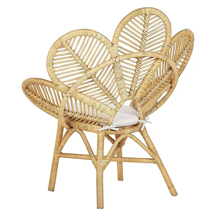 3-tlg Bistro Set FLORENTINE / LIMNI in Naturfarben/Beige/Beige -  - Ein natürlicher Rattan-Stuhl mit fächerförmiger Rückenlehne und hellem Kissen.