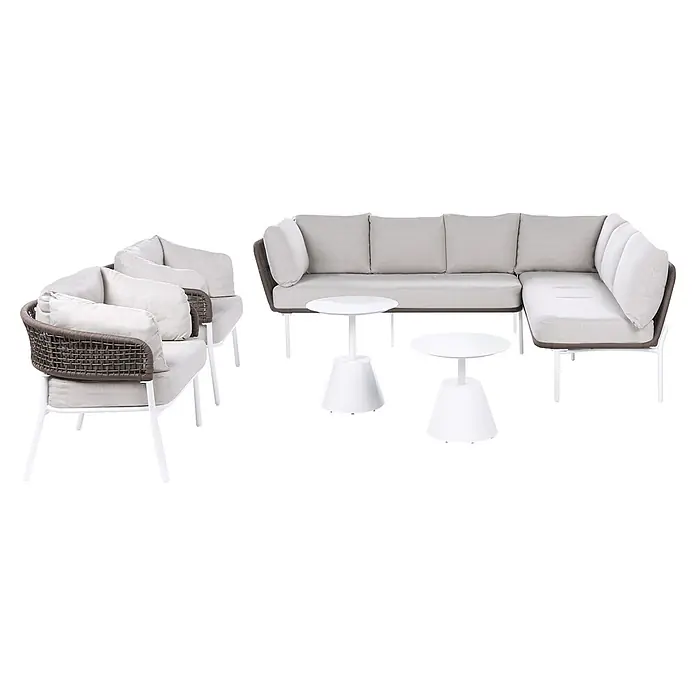5-tlg Lounge Set ROBELLA in Beige/Weiß/Braun -  - Outdoor Lounge-Set mit hellbeigen Polstern, dunklem Rattan-Geflecht und weißen Metallgestellen, inklusive Ecksofa, Zweisitzer und zwei Beistelltischen.