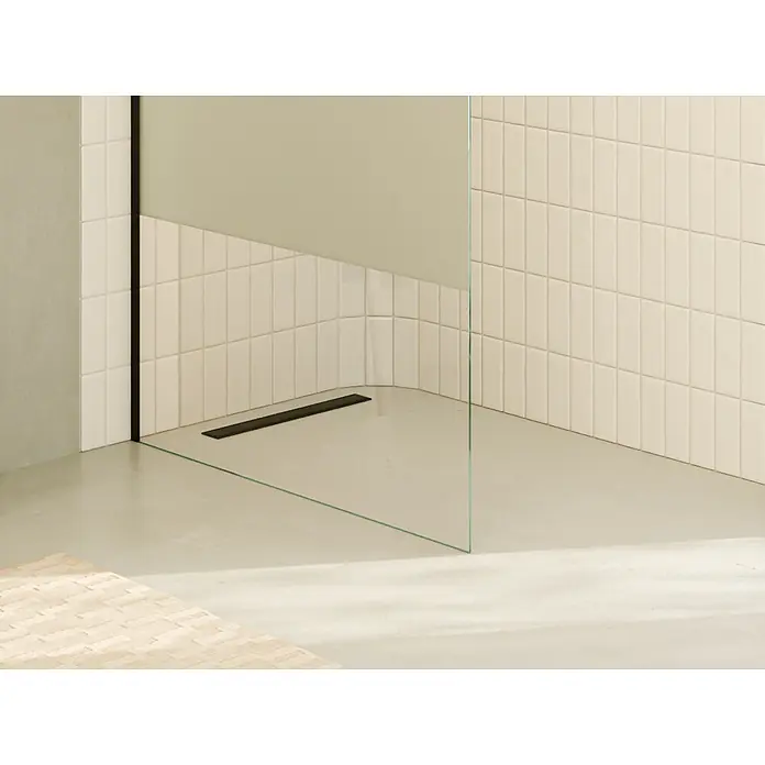 i-flair Duschabtrennung 130x200 cm Teilsatiniert 10 mm ESG W740 -  - Schwarzer linearer Duschablauf in einer modernen gefliesten Dusche mit Glasabtrennung.