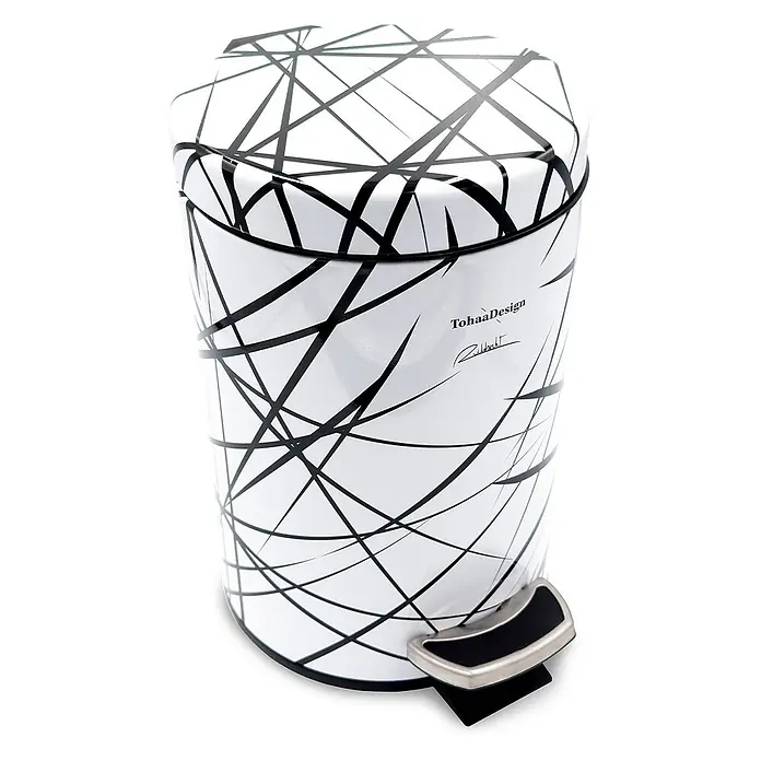 Tohaa Design Kosmetikeimer 3L Arrow - L. Rubbrecht -  - Weißer Treteimer mit schwarzem, abstraktem Linienmuster und silbernem Fußpedal.
