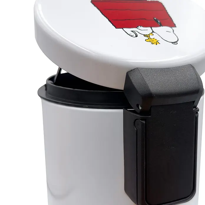 Tohaa Design Kosmetikeimer 3L Peanuts Snoopy - Peanuts -  - Weißer Abfalleimer mit halb geöffnetem Deckel, darauf Snoopy und Woodstock. Schwarzes Scharnier.